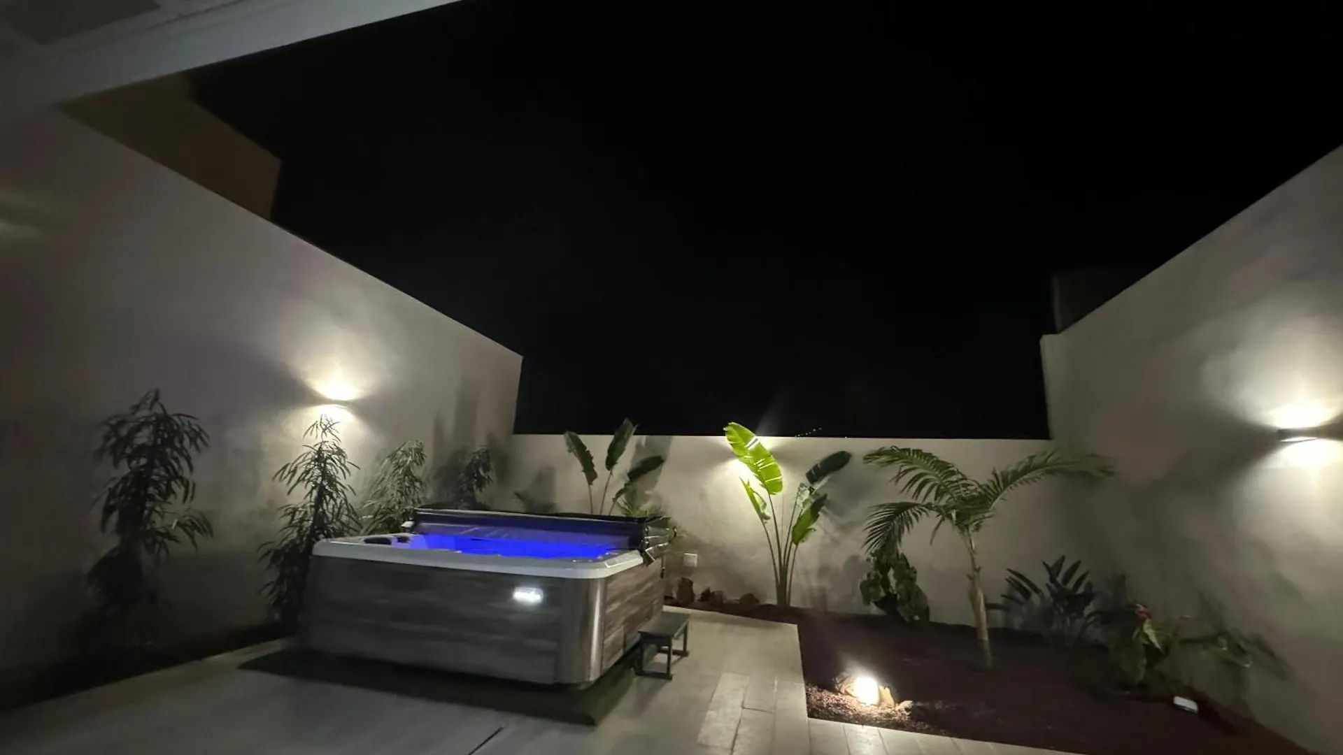 בית נופש הוילה לה אורוטבה Mojo Surf Yoga House