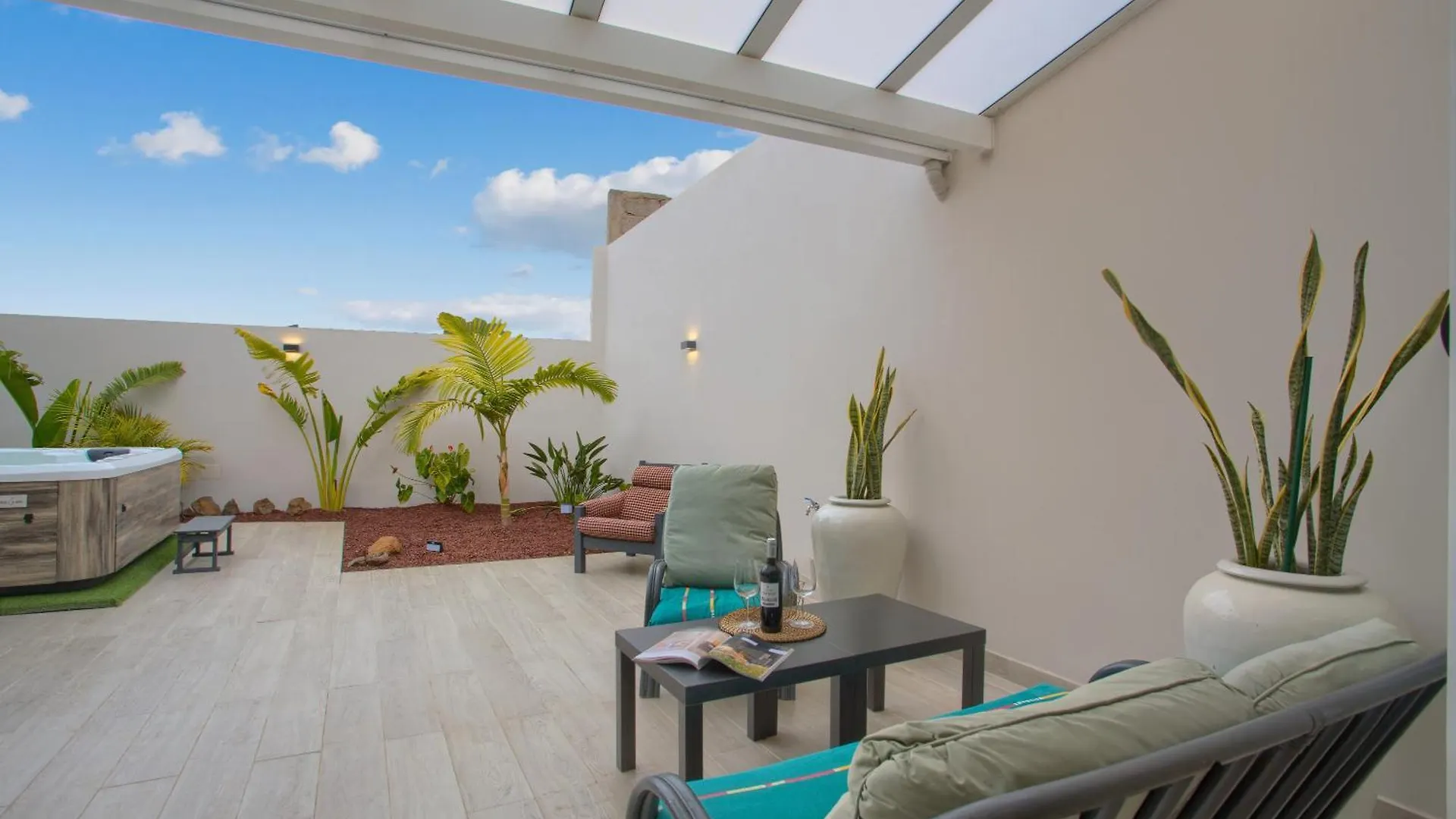 הוילה לה אורוטבה Mojo Surf Yoga House בית נופש