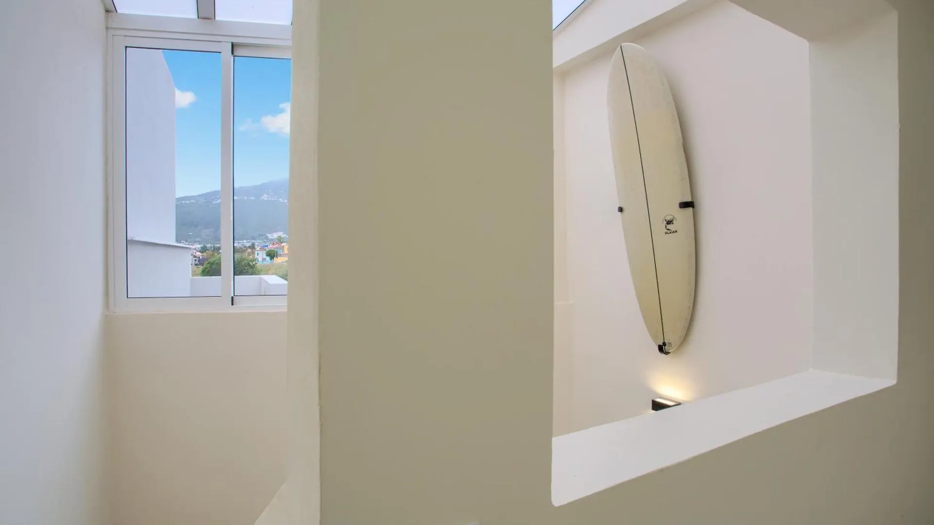 בית נופש הוילה לה אורוטבה Mojo Surf Yoga House ספרד